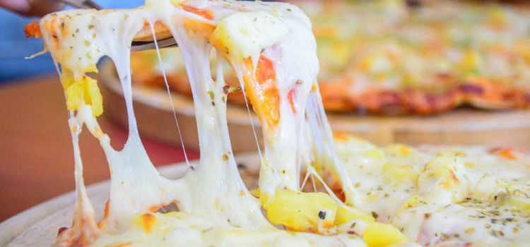 พิสูจน์ความอร่อยต้นตำหรับพิซซ่าสไตล์โฮมเมด ราคาย่อมเยา ที่ร้าน ‘Mickey’s Pizza’